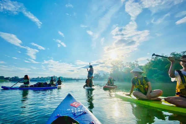 chèo sup hồ núi cốc